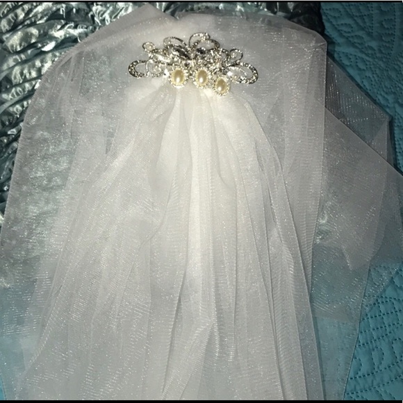 New beautiful rhinestone comb cathedral veil - Picture 7 of 8